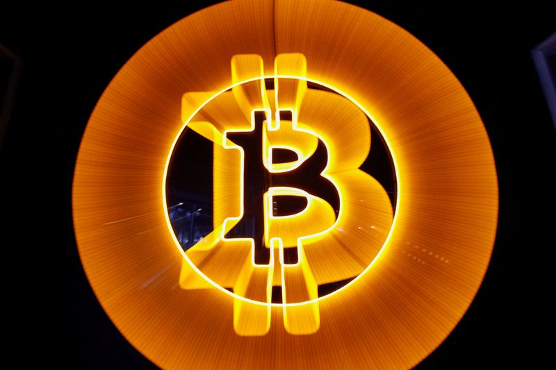 &copy; Reuters Bloomberg Strategist Presents Warning for Crypto per Bitcoin/Gold Cross