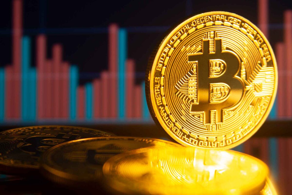 Bloomberg reveals reasons behind falling prices of Bitcoin, ETH, SOL, XRP and SHIB