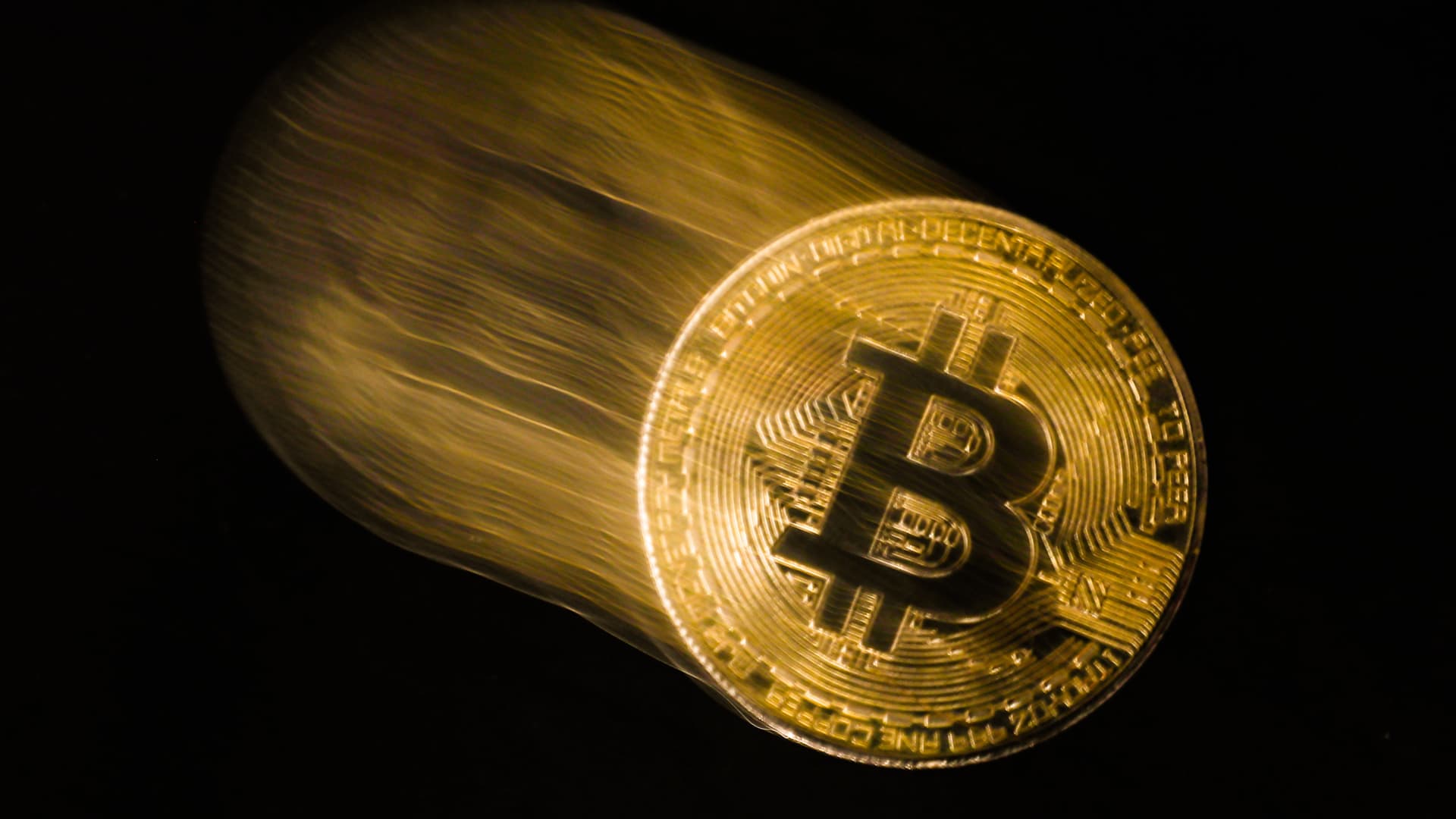 Bitcoin drops to $60,000 at the start of the week