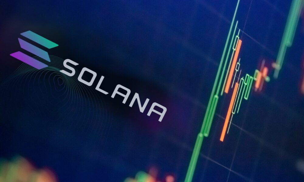 Solana Records New High Monthly User Count Amid Persistent Price Drop