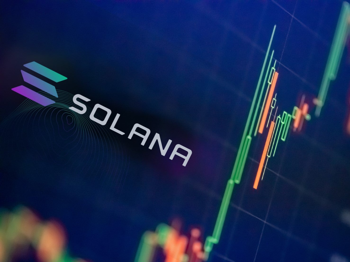 Solana Records New High Monthly User Count Amid Persistent Price Drop